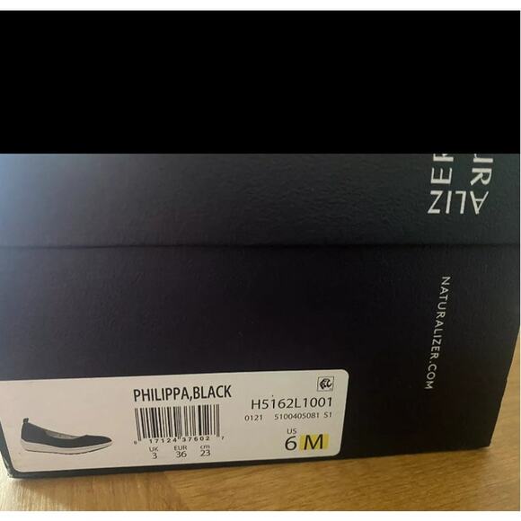 Naturalizer Womens Philippa Perforated Leather Slip-On Sneakers / NEW / Size 6 - Picture 7 of 7